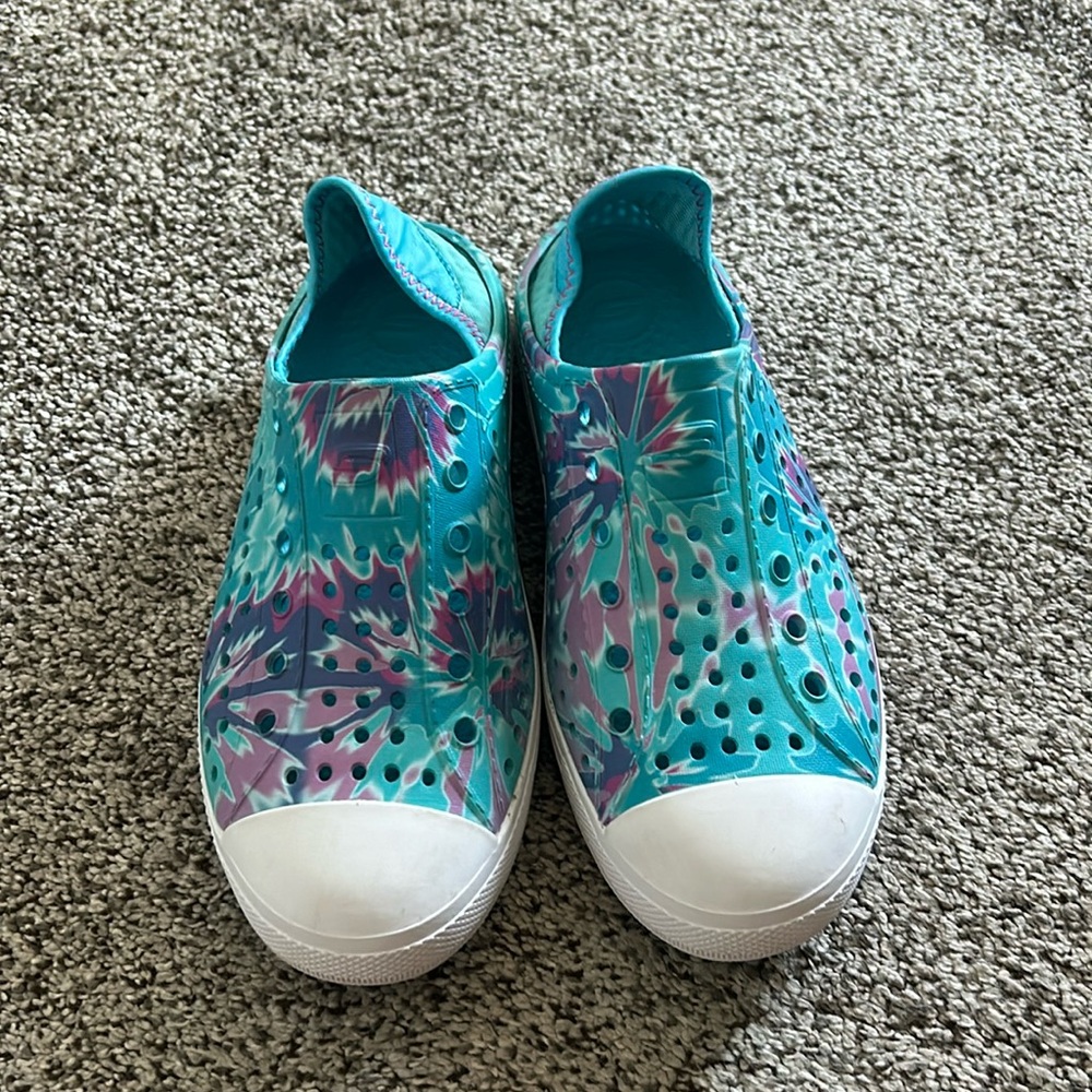 Sketchers foam shoes